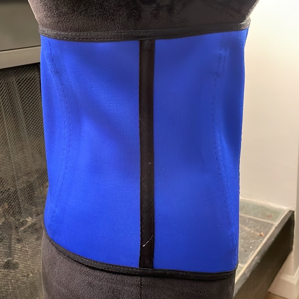 Ann Chery: Two identical waist trainers - Picture 10 of 16